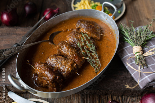 Tableau sur toile German beef roulades in a rustic roasting pan on wooden table