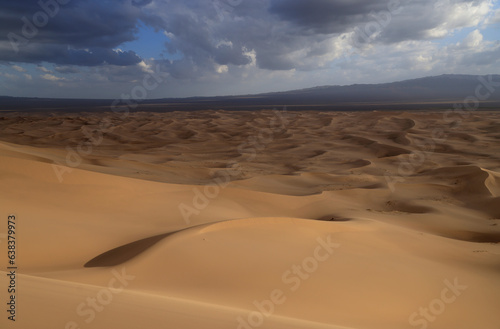Khongoryn Els dunes at sunset, Gobi desert