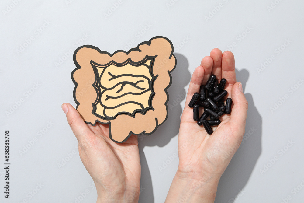 Ταπετσαρία Mockup of a human stomach with activated charcoal tablets
