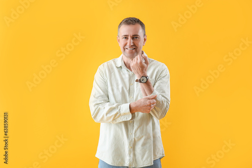 Mature man rolling up his s...