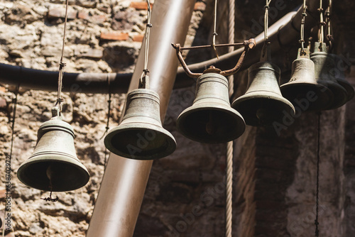 Fotografia Sunlit Church Bell: Ancient Copper Pieces in Six