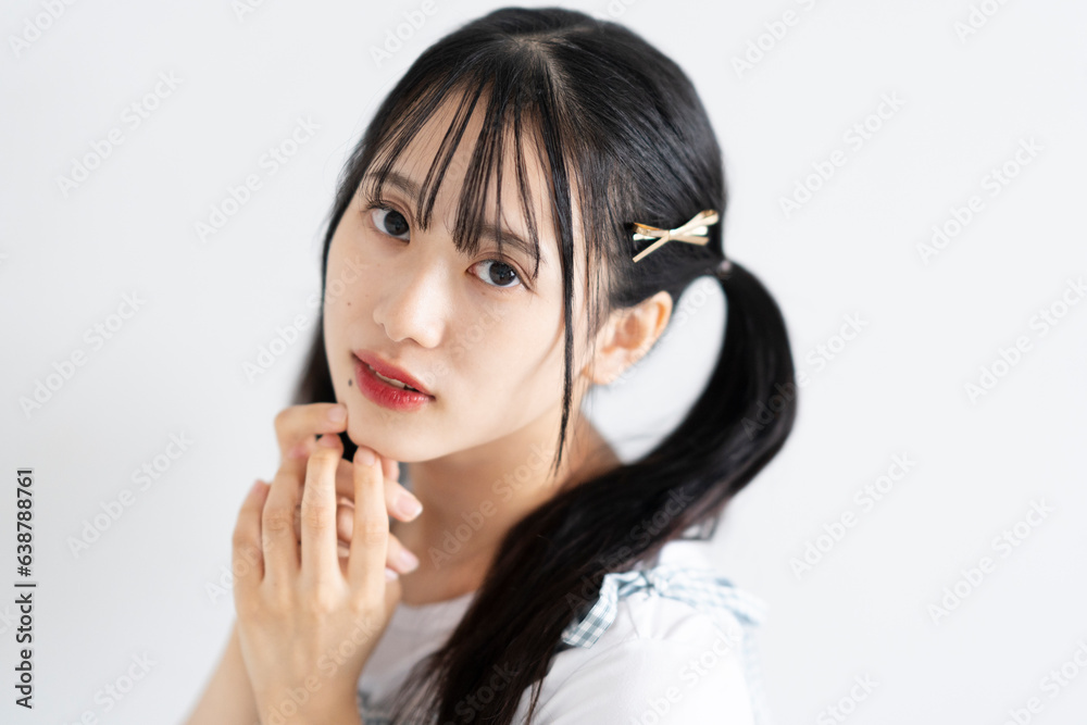 若くて爽やかな女性