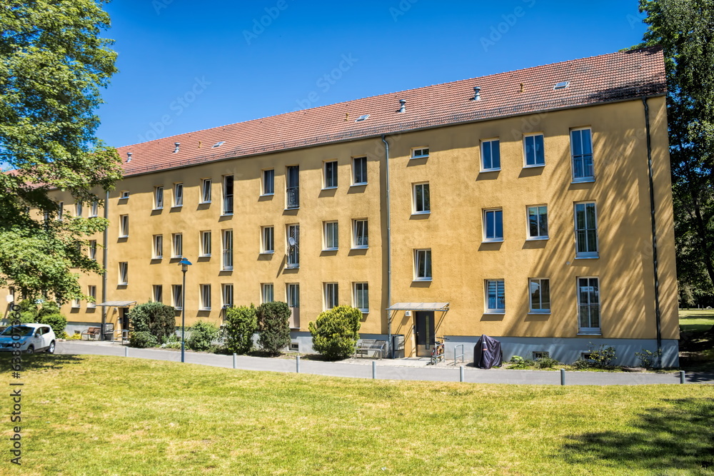 wünsdorf, deutschland - wohnblock in der waldstadt wünsdorf