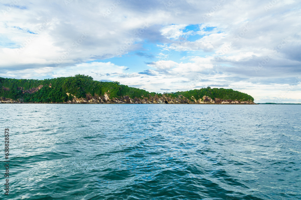 Fototapeta premium Blue sky and calm sea