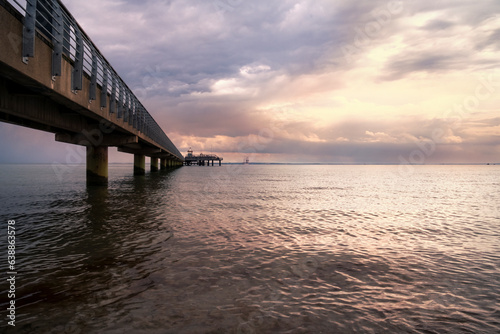 Seebrücke in Grömitz mit Tauchglocke © pixelschoen
