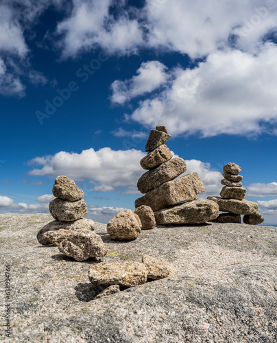 Kamienne kopce w górach - Śnieżka © MarcinRoj.Fotografia