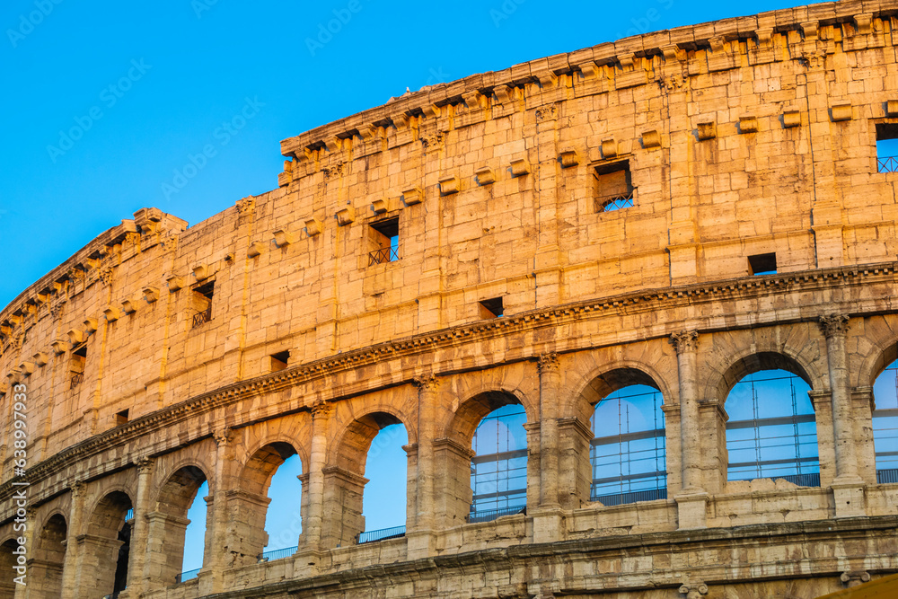 Obraz premium The sunset at the Roman Colosseum