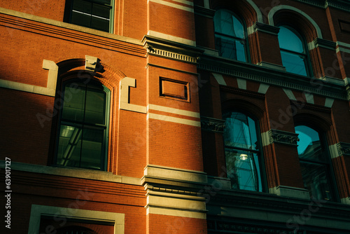 Obraz na płótnie Light and shadow on a building in Soho, Manhattan, New York City w salonie