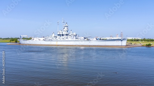 Tableau sur toile The USS Alabama Battleship in Mobile, Alabama