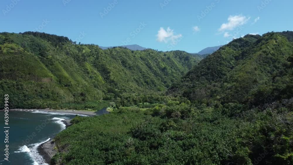 Captivating Coastal Escapes: Exploring Maui's East Coast, from Hana to Spectacular Cliffs and Pristine Pacific Vistas Captivating Coastal Escapes: Exploring Maui's East Coast, from Hana to Spectacular Cliffs and Pristine Pacific Vistas