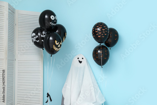 Spooky halloween ghost deco...