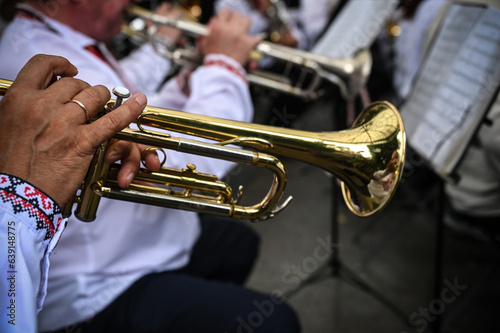 Obraz na płótnie Wind instruments orchestra in the foreground trumpet
w salonie