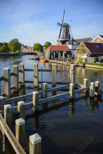 Obraz na płótnie Harlem - Cityscape with Windmill De Adriaan on Spaarne river - Netherlands w salonie
