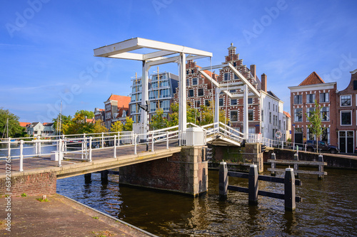 Obraz na płótnie Gravestenenbrug - Bridge on Spaarne River and Old Canal Houses in Haarlem, Netherlands w salonie