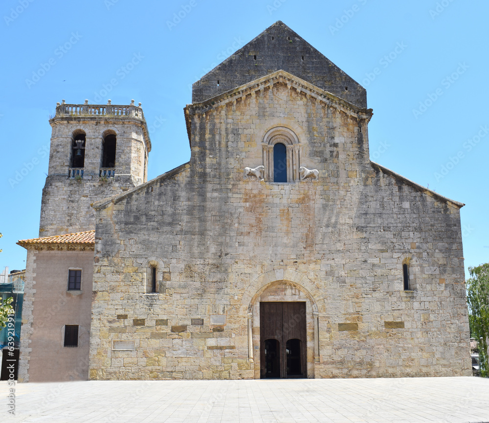 Monasterio de San Pedro de Besalú, Girona España
