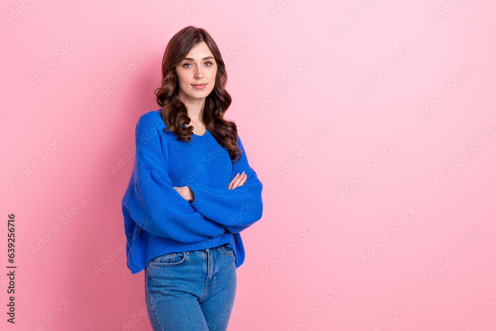 Photo of gorgeous successful lady girl wear blue warm outfit hands crossed presenting empty space isolated on pink color background Photo of gorgeous successful lady girl wear blue warm outfit hands crossed presenting empty space isolated on pink color background