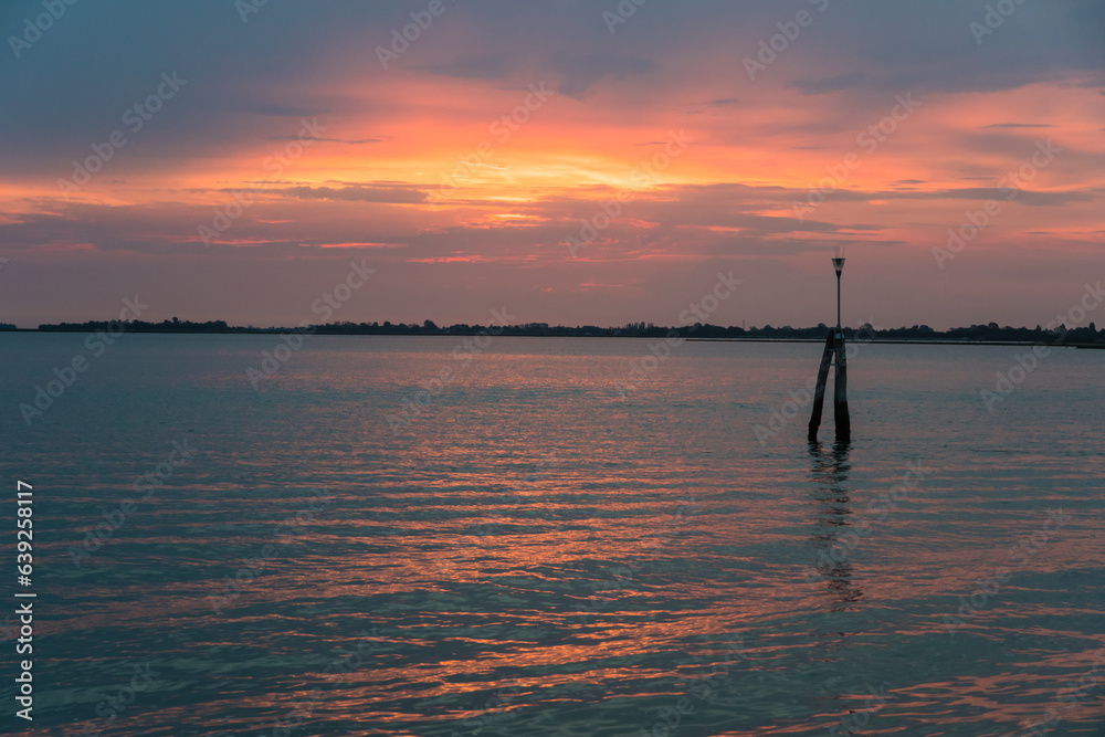 Le prime luci dell'alba sulla laguna di Venezia