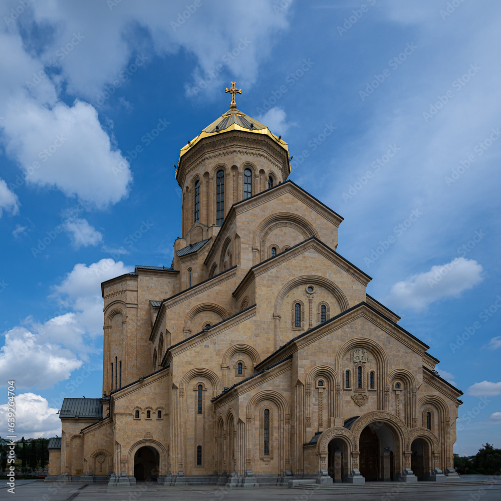 Obraz premium Tibilisi holytrinity cathedral, the great landmark of tbilisi Georgia