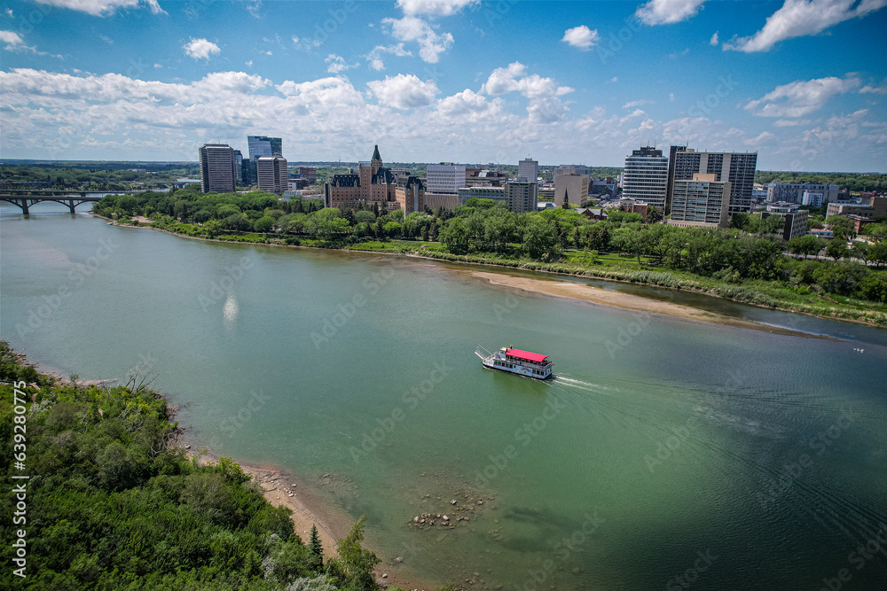 Naklejka premium Urban Heartbeat: Downtown Saskatoon, Saskatchewan Skyline