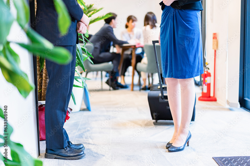 Obraz premium ホテルのチェックインをする海外のお客様