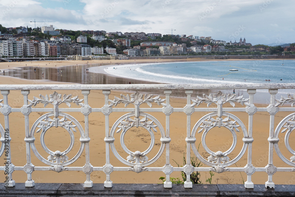Fototapeta premium san sebastian and its famous railing