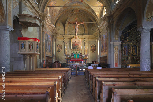 Konstfotografi VECCHIA CHIESA DI MONTAGANA E FEDELI, OLD MOUNTAIN CHURCH WITH CHURCHGOERS