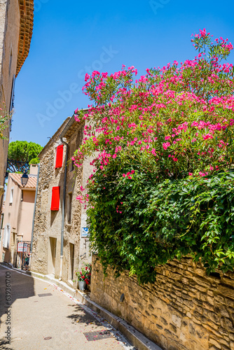 Фотография Dans le village de Venasque