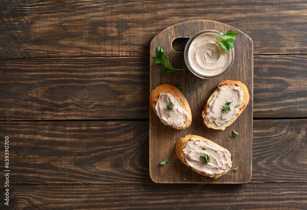 Fotografie Toasted bread with chicken liver pate