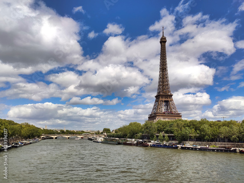 Eiffel tower and Seine river, seen from Bir-Hakeim bridge, Paris, France © IMAG3S