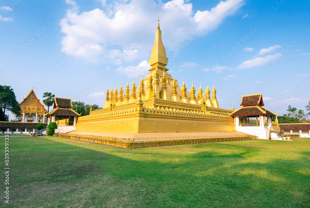 Φωτογραφία Pha That Luang,'Great Stupa', gold-covered Buddhist stupa in the centre of cpaital city, Vientiane, Laos,South east Asia