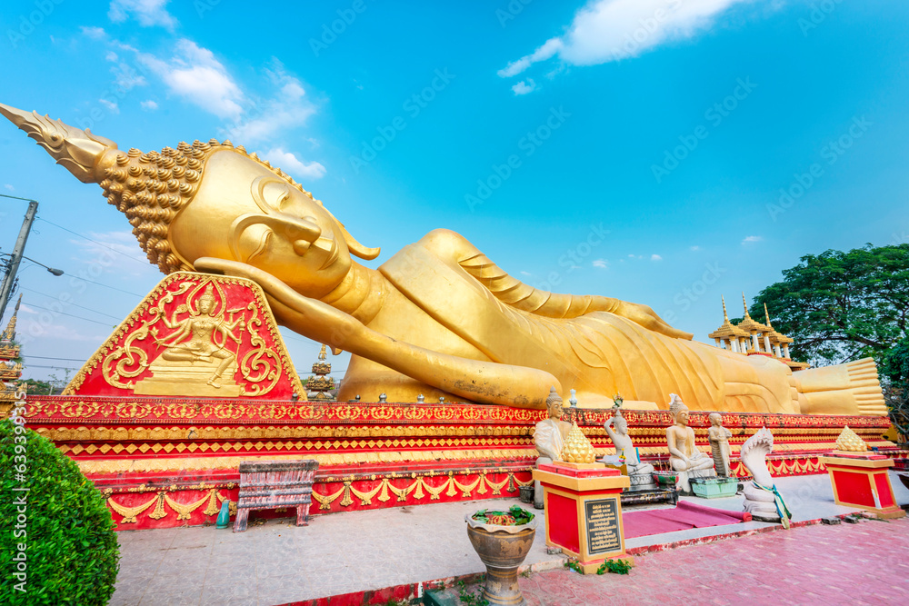 Φωτογραφία The Reclining Buddha at Pha That Luang Stupa,in the capital city of Vientiane,Laos,South-east Asia