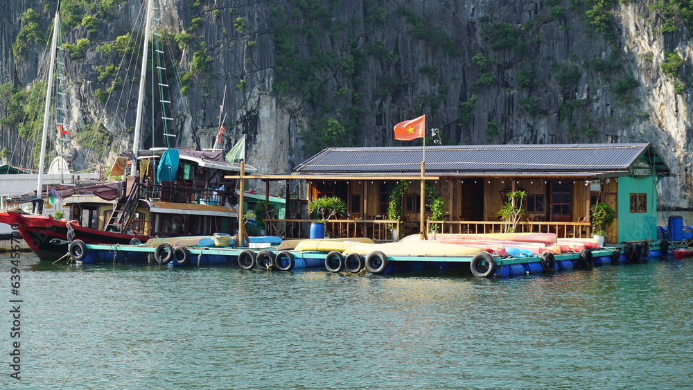 Off Grid vietnamese luxury floating town Off Grid vietnamese luxury floating town