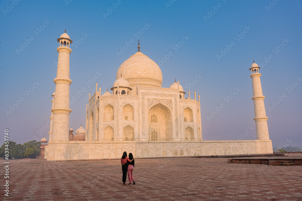 The architecture of the Taj Mahal is an ivory-white marble mausoleum on the south bank of the Yamuna River in the city of Agra, Uttar Pradesh, India.