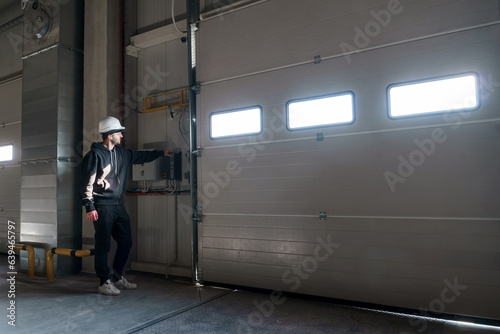 Control units for gates and loading bridges