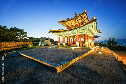 Canvas Print Hwaseong Haenggung Palace in Suwon, South Korea.