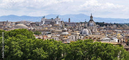 A panoramic view of Rome toward the Pantheon © J