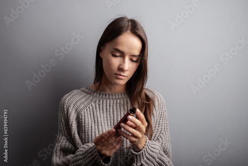 Konstfotografi stop vape, refusal of disposable cigarettes, quit smoking teenager, teen girl lo