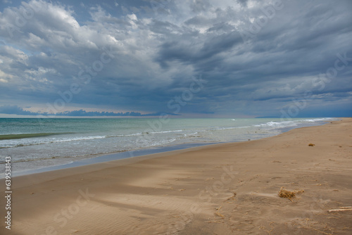Calma en la playa antes de la tormenta © maycam