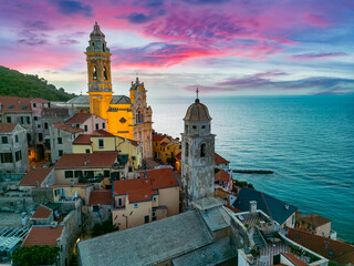 Papier peint photo Ligurie Cervo pittoresque sur la Riviera italienne  © monticellllo