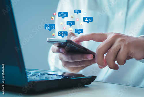 Bilde på lerret Users are playing. Social media technology.