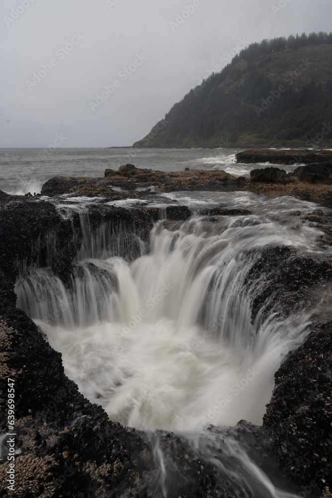 Obraz premium Thor’s Well Oregon, Pacific Ocean, America, USA.