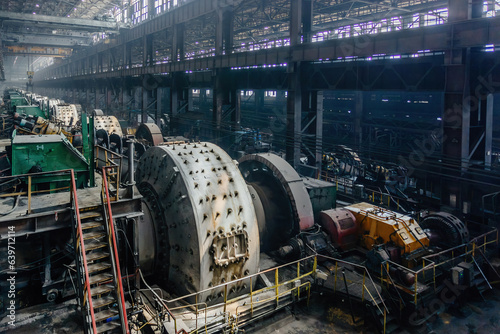 Fotografia Mill grinds ore in ore dressing treatment plant