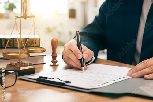 Tela Notary public or lawyer working in the office