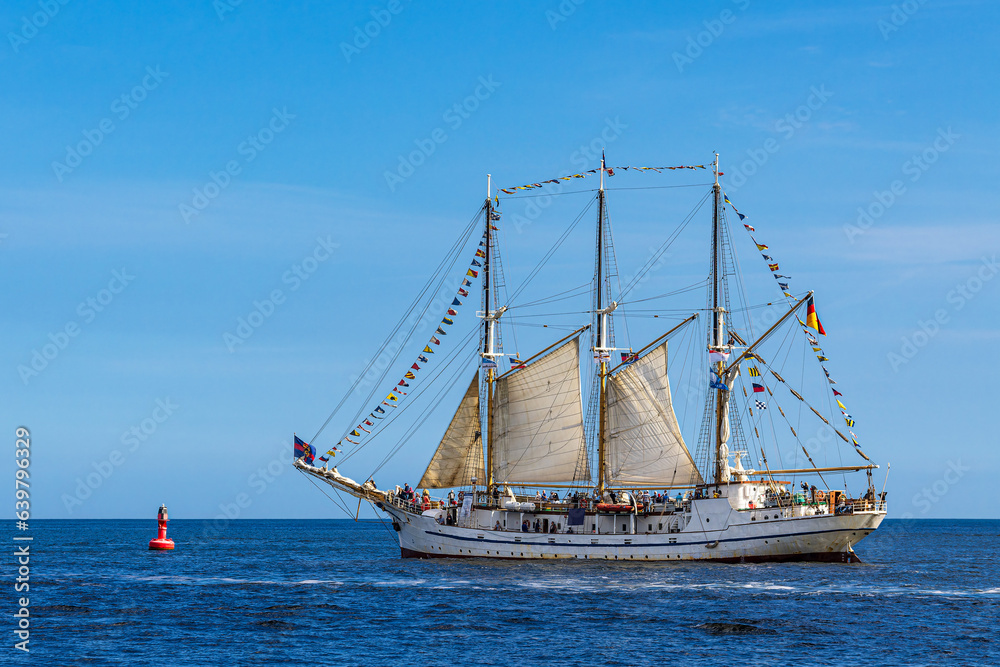 Segelschiffe auf der Ostsee während der Hanse Sail in Rostock Segelschiffe auf der Ostsee während der Hanse Sail in Rostock