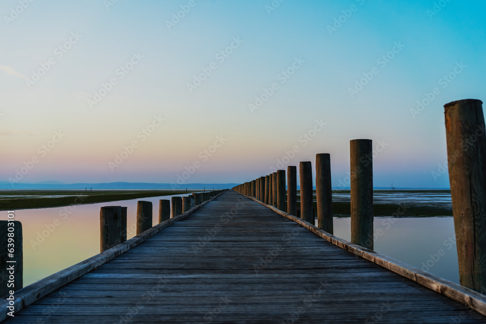 Fototapeta premium pier at dawn