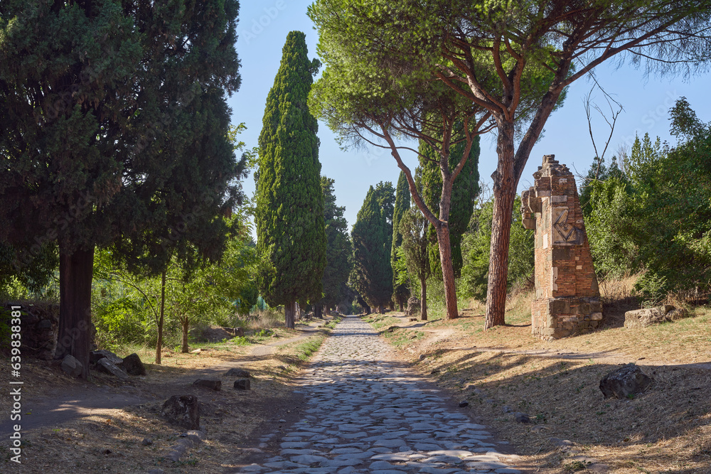 Φωτογραφία Via Appia antica (antique Appian way), urban regional park in Rome, Italy
