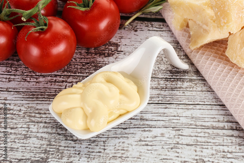 Cheese sauce in the bowl