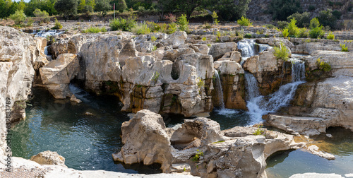 Photos vue panoramique sur les cascades du Sautadet dans le sud de la France