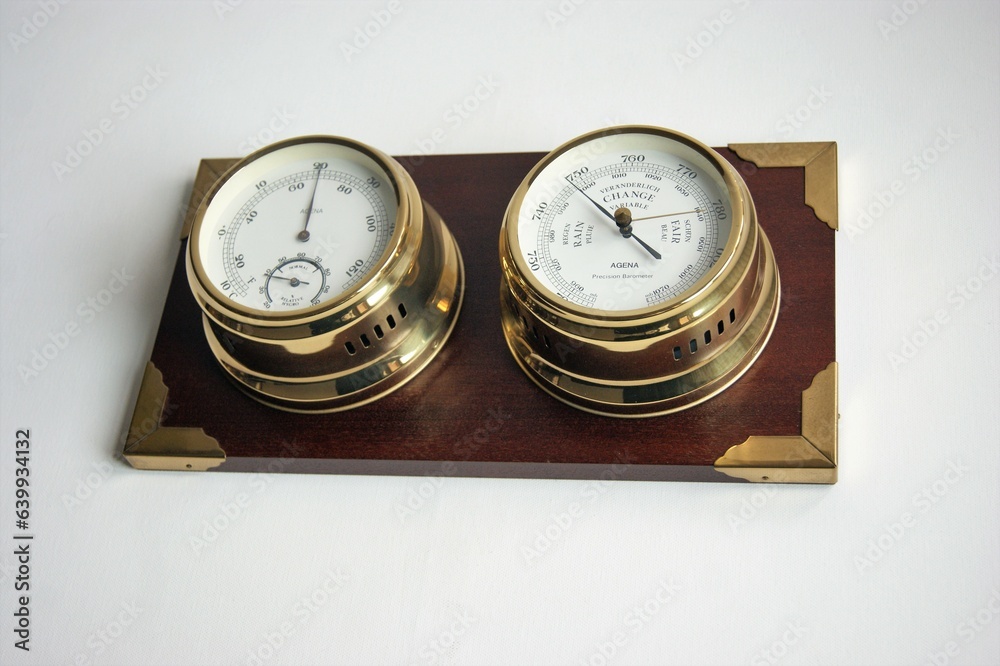 Marine brass weather unit with barometer and thermometer Marine brass weather unit with barometer and thermometer