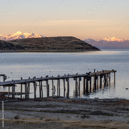 Costa y muelle en la Isla del Sol en La Paz  Bolivia